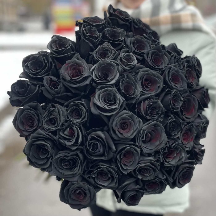 Букет 51 черная роза