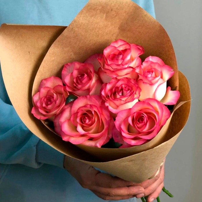 Букет 7 роз Джумилия