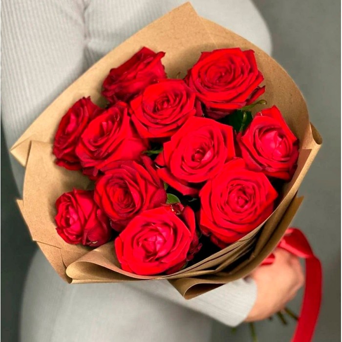 Букет красные розы в упаковке