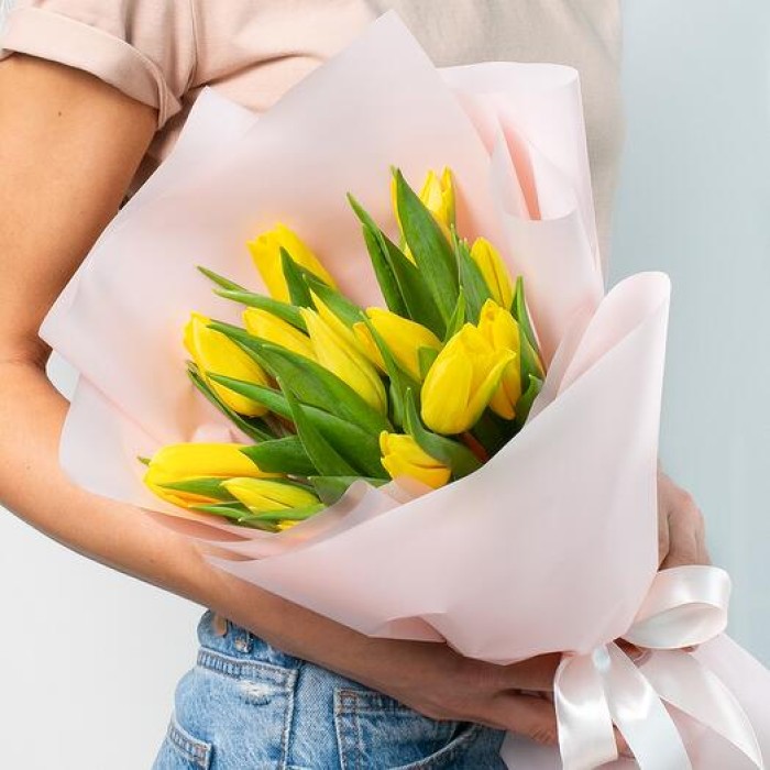 Букет 15 желтых тюльпанов