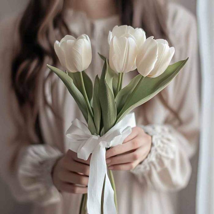 Букет 3 белых тюльпана