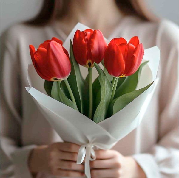 Букет 3 красных тюльпана