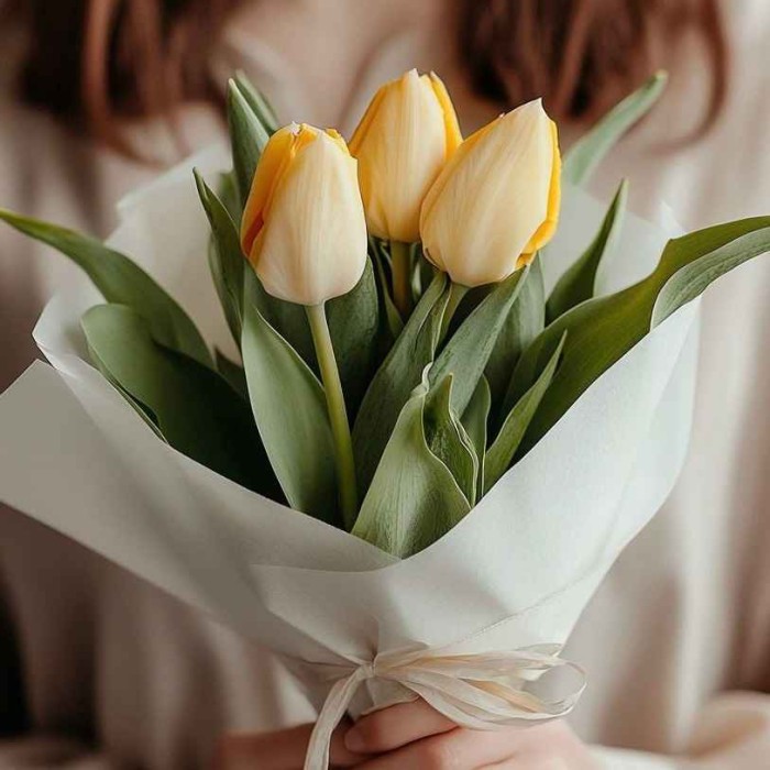 Букет 3 желтых тюльпана