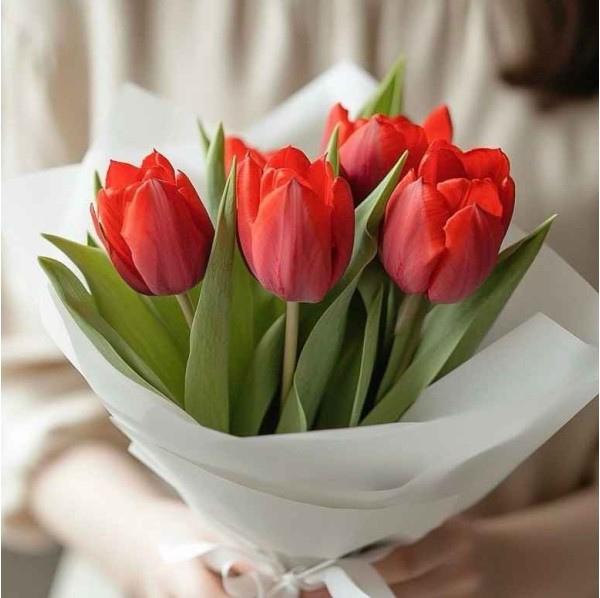Букет 5 красных тюльпанов