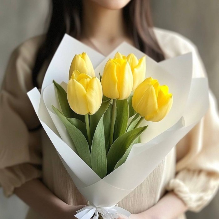 Букет 5 желтых тюльпанов