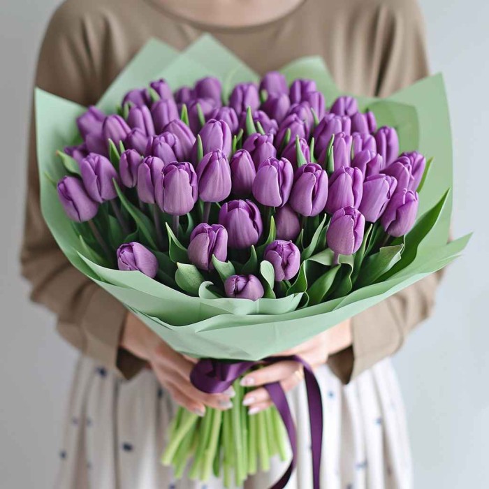 Букет 51 фиолетовый тюльпан