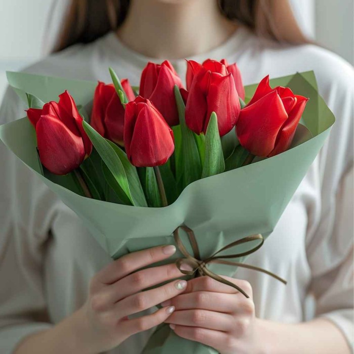 Букет 7 красных тюльпанов