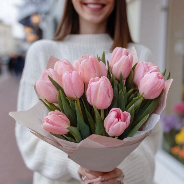 10 розовых тюльпанов