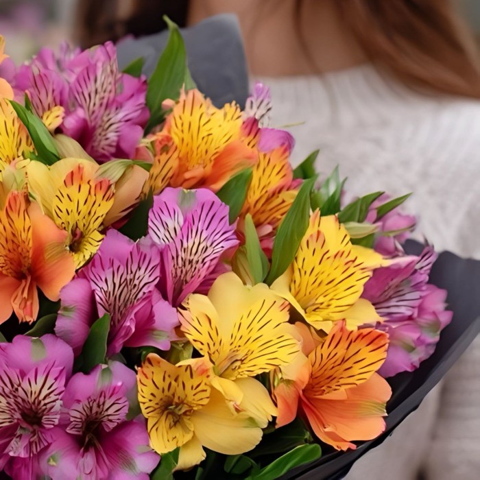 Букет 11 альстромерий микс
