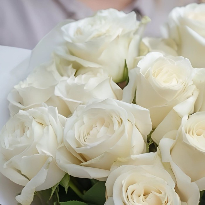 Букет из 13 белых роз
