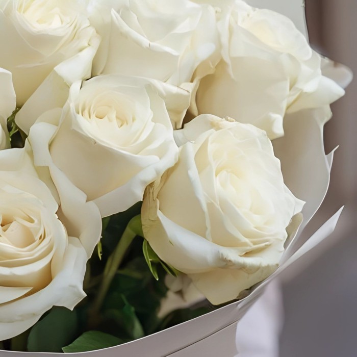 Букет из 13 белых роз