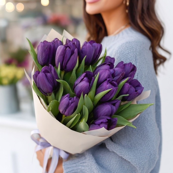 Букет 15 фиолетовых тюльпанов