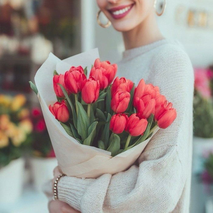 Букет 15 красных тюльпанов