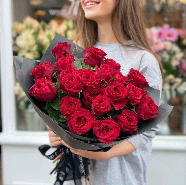 19 красных роз