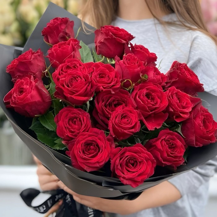 Букет 19 красных роз