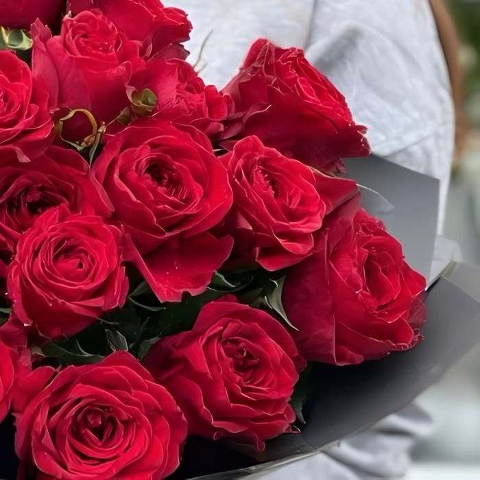 Букет 19 красных роз