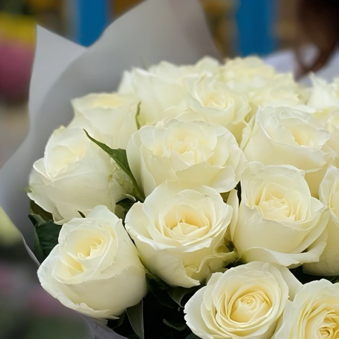 Букет 19 белых роз