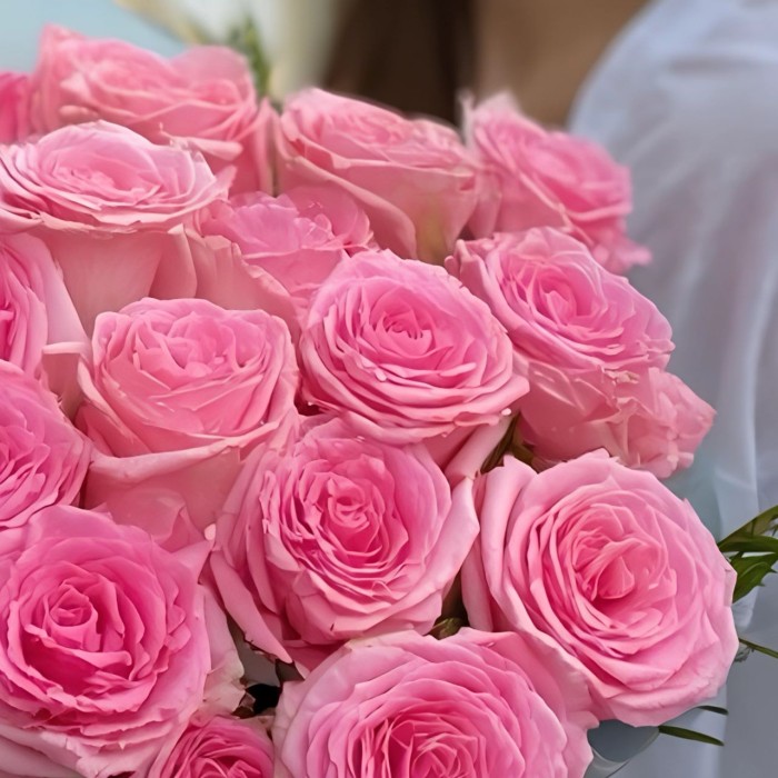 Букет 19 розовых роз