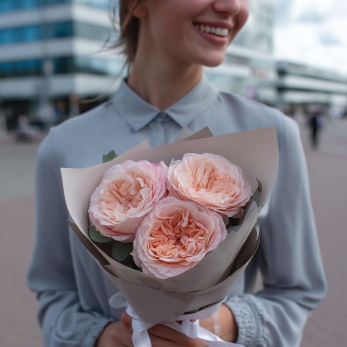 Букет 3 пионовидные розы