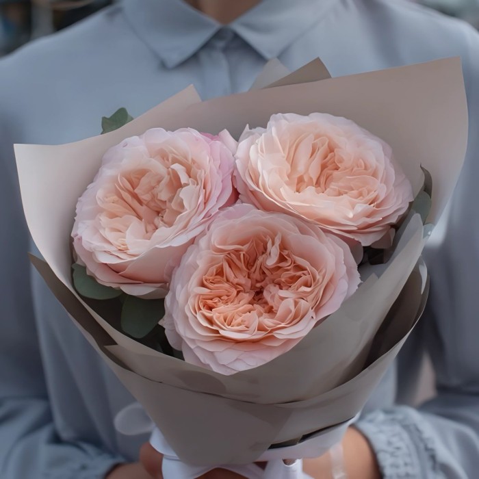 Букет 3 пионовидные розы