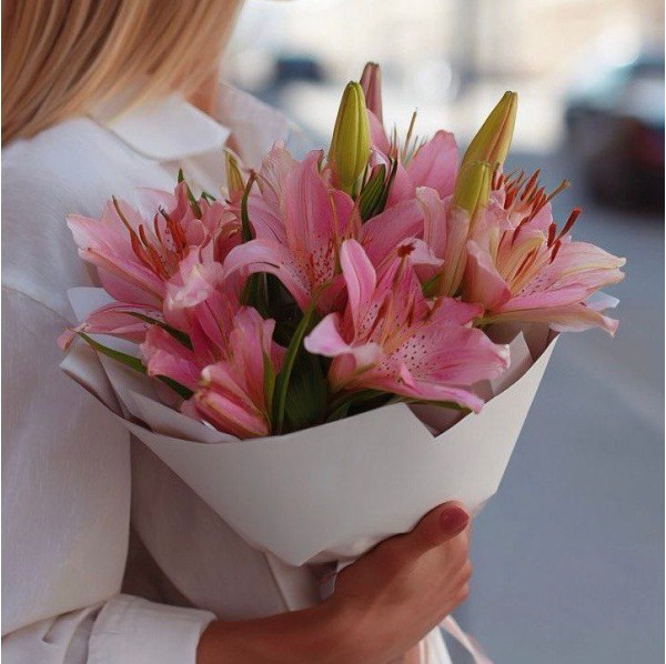 Букет 3 розовые лилии