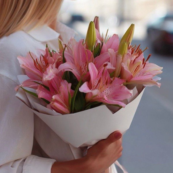 Букет 3 розовые лилии