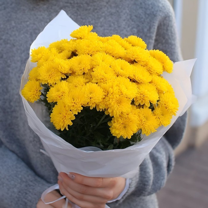 Букет 3 желтые кустовые хризантемы