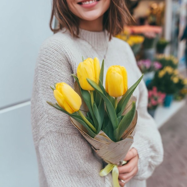 3 желтых тюльпана