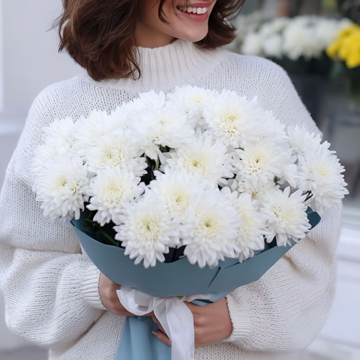 Букет 4 белые хризантемы