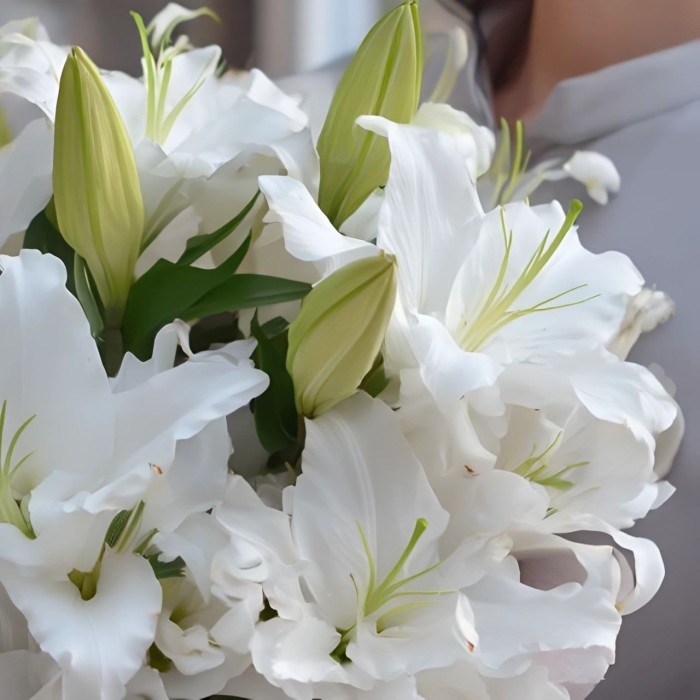 Букет 5 белых лилий