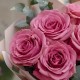 Букет 5 розовых роз с эвкалиптом