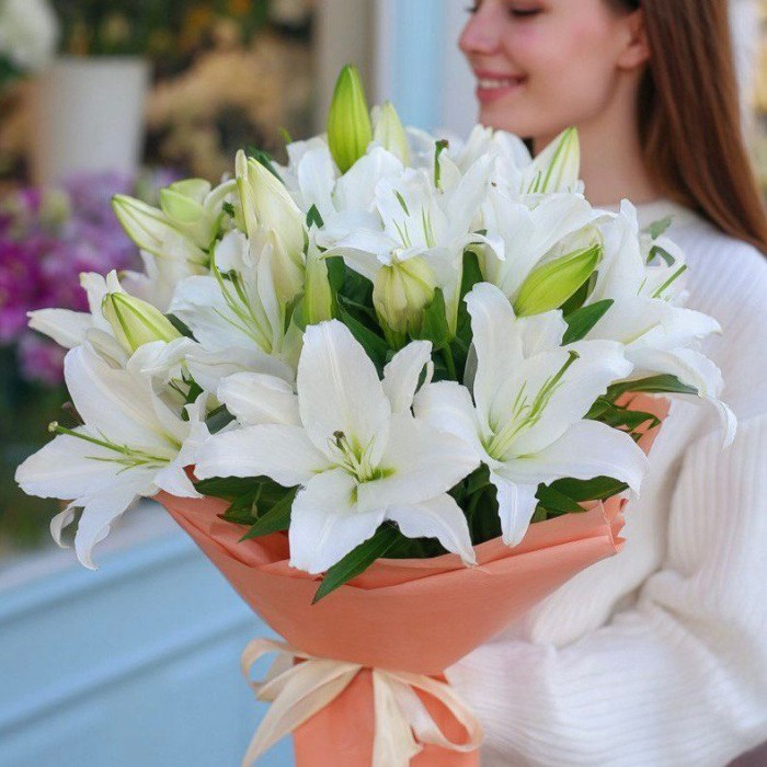 Букет 7 белых лилий