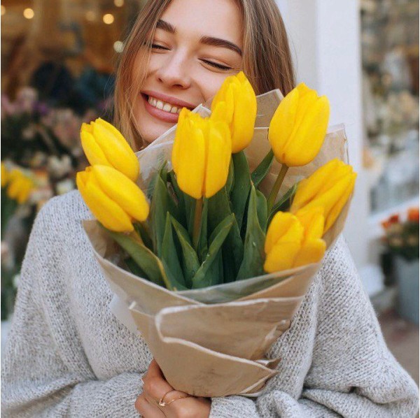 7 желтых тюльпанов