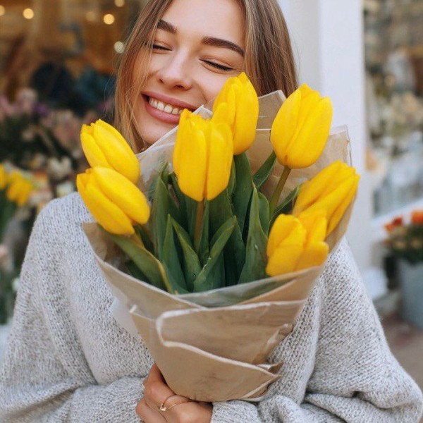 7 желтых тюльпанов
