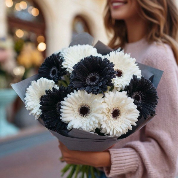 9 черно-белых гербер