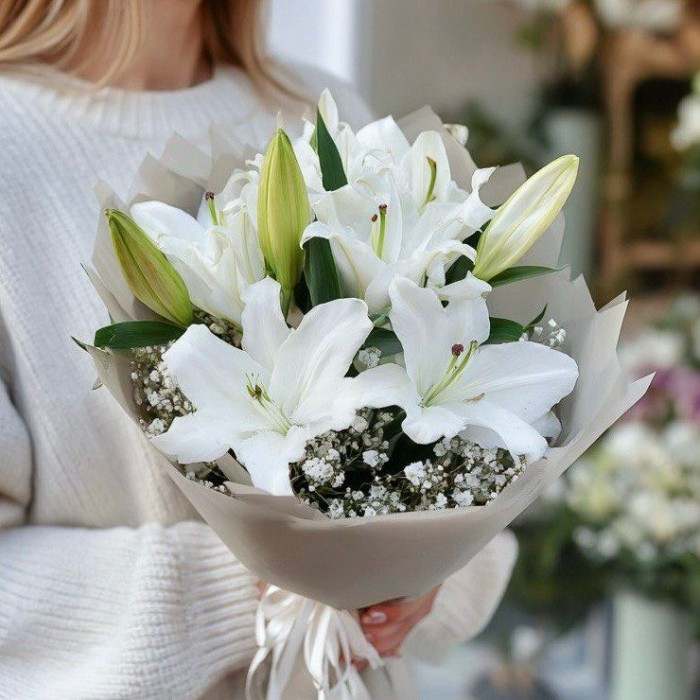 Букет лилии с гипсофилой
