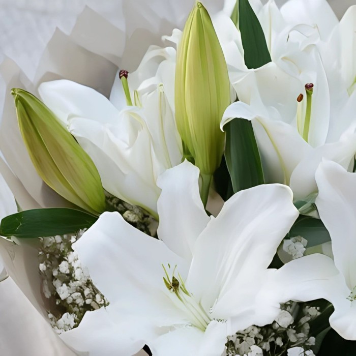 Букет лилии с гипсофилой