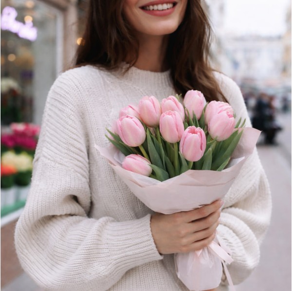 10 розовых тюльпанов