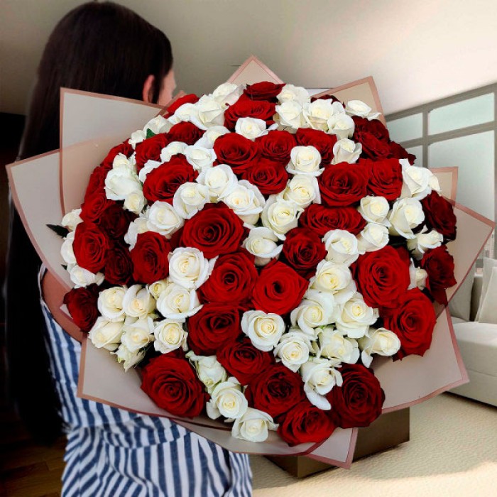 Букет 101 красно-белая роза