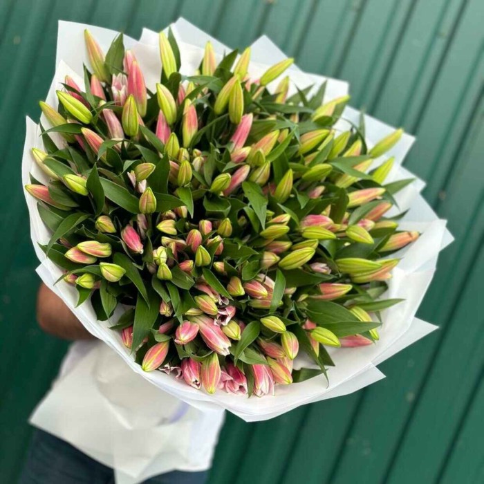 Букет 101 розовая лилия