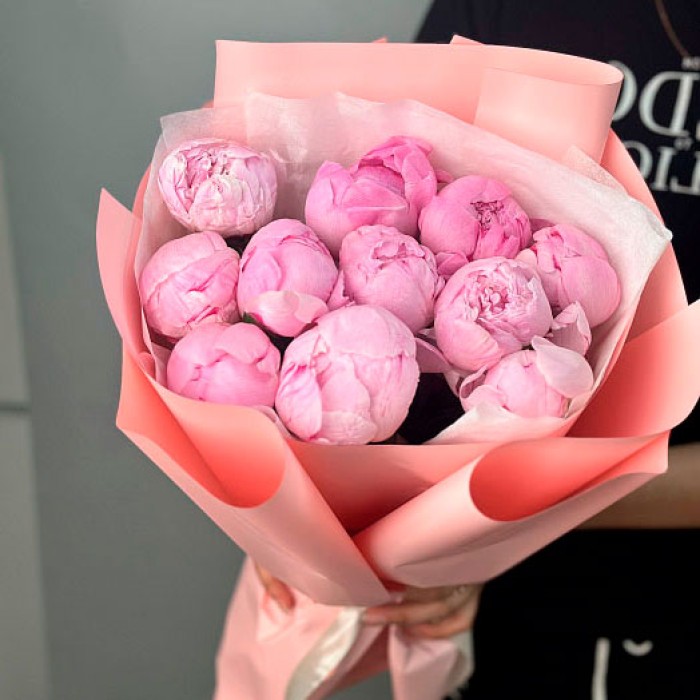Букет 11 нежных пионов