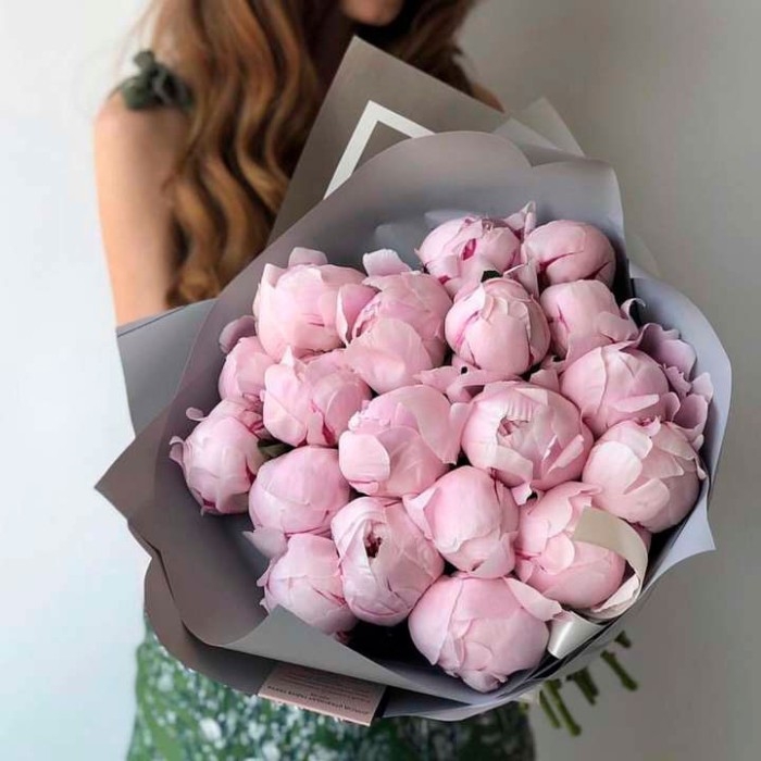 Букет 19 розовых пионов