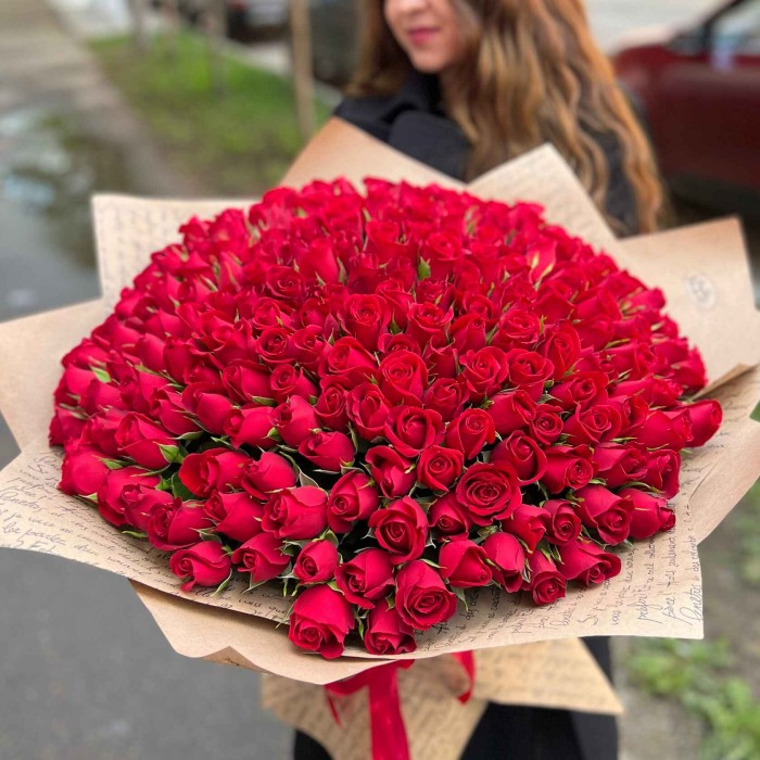 Букет 200 красных роз