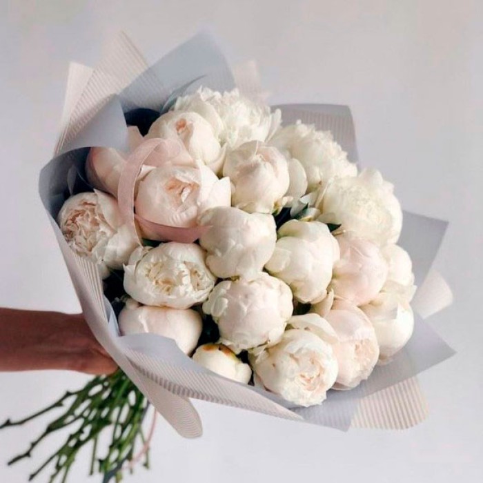 Букет 21 белый пион