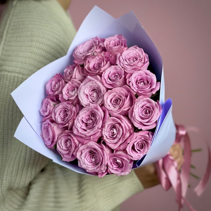 Букет 21 фиолетовая роза