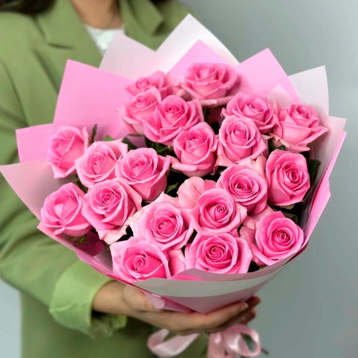 Букет 23 розы аква 50 см