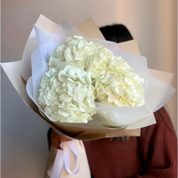 Букет 3 белые гортензии