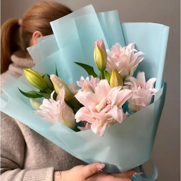 Букет 3 пионовидные лилии