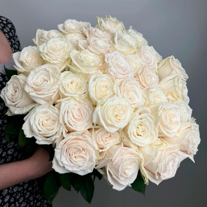 Букет 33 белые розы