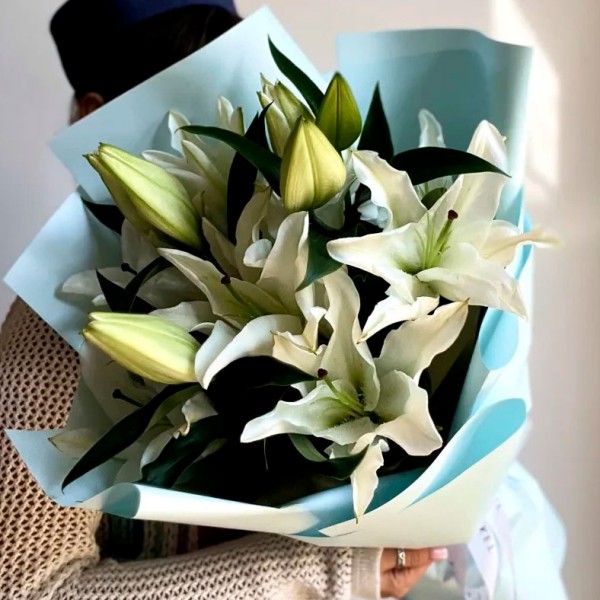 Букет 5 лилий в упаковке